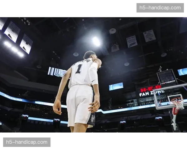 状元热门维克托-文班亚马参加联合试训，其作为内线的持球推进能力引发球探热议